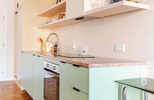 Cacilhas Apartment | Bright Studio with Terrace in Almada