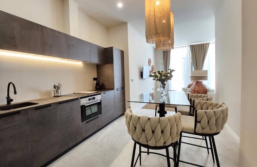 Quatre Carreres Apartment | Bright studio with Wi-Fi and air conditioning in Valencia