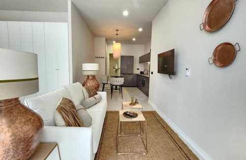 Quatre Carreres Apartment | Bright studio with Wi-Fi and air conditioning in Valencia