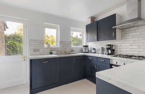 Wandsworth Apartment | Bright & Stylish 1BR Flat Near Clapham Junction