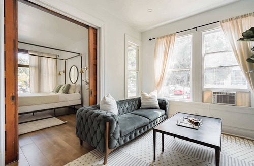 Uptown Apartment | Bright & Stylish Alphabet District Suite | NW 23rd