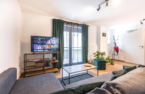 Lechhausen Apartment | BRIGHT - Stylish apartment - Kitchen - Parking - Netflix