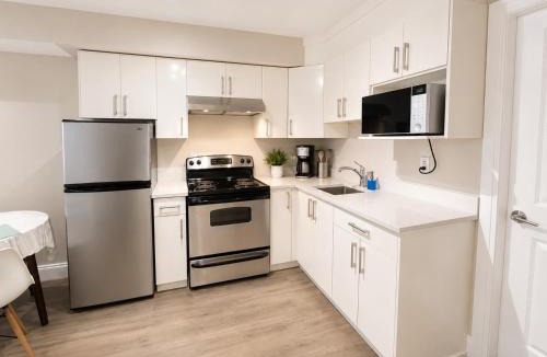 Burnaby Apartment | Bright Suite with parking 30 min to MAJOR INTERNATIONAL SPORTING EVENT skytrain