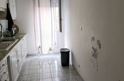 Port-de-Bouc Apartment | Bright T5 for vacations or work with private parking space.