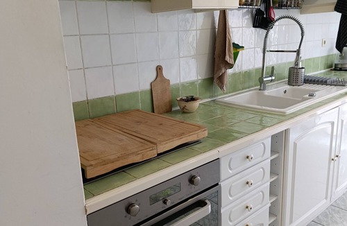 Port-de-Bouc Apartment | Bright T5 for vacations or work with private parking space.