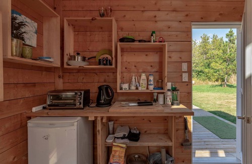 Cramahe Cabin | Bright Tiny House for an Unforgettable Glamping Getaway near Belleville, Ontario
