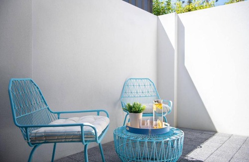 Booragoon Apartment | Bright Trendy 3BR Apt - Walk to River & Shops
