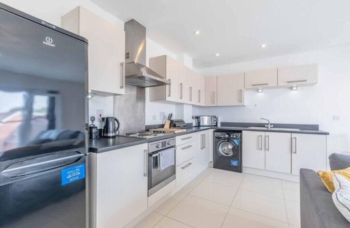 Langley Marish Apartment | Bright Two Bed Apt in Langley/Slough - By Tempstay