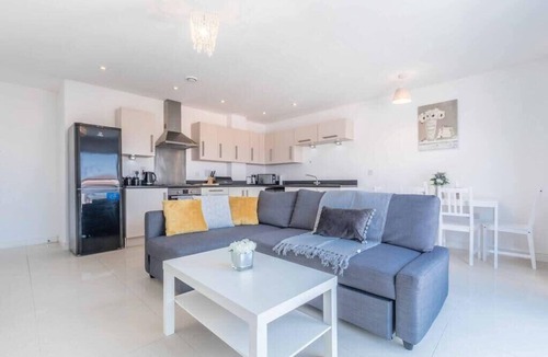 Langley Marish Apartment | Bright Two Bed Apt in Langley/Slough - By Tempstay