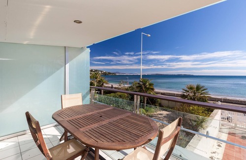 Pointe Croisette Apartment | Bright two bedroomed apartment on the beach in Cannes with huge terrace with fabulous sea views - 2001