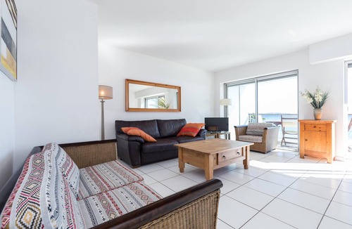 Pointe Croisette Apartment | Bright two bedroomed apartment on the beach in Cannes with huge terrace with fabulous sea views - 2001