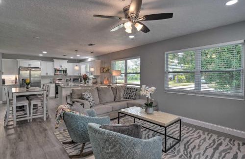 Venice House | Bright Venice Getaway < 1 Mi to Historic Dtwn