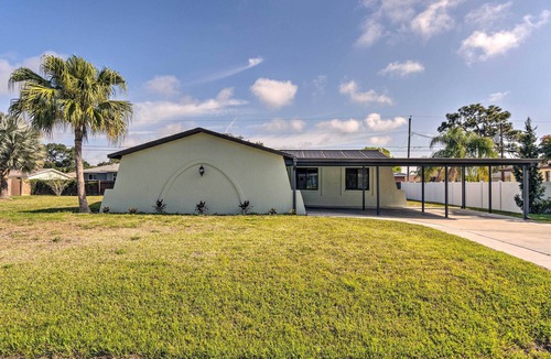 South Venice House | Bright Venice Home w/Yard < 4 Miles to Beach!