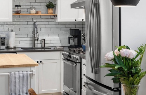 Genesee House | Bright West Seattle 3BR EV Parking Walkable Near Stadiums