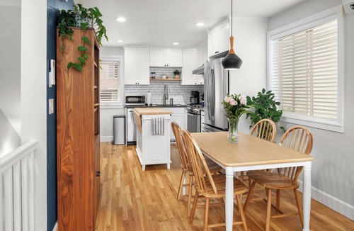 Genesee House | Bright West Seattle 3BR EV Parking Walkable Near Stadiums
