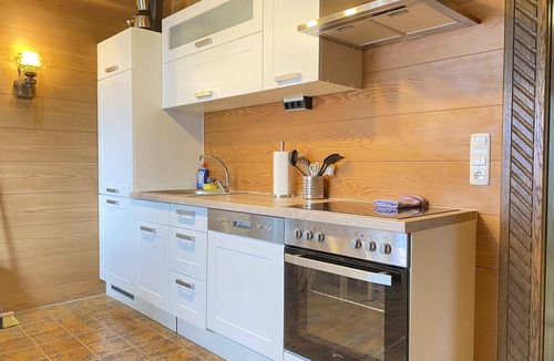 Schwandorf Apartment | Bright workers home with porch (SAD202)