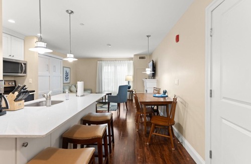 York Beach Condo | Bright York Beach Studio Condo | Full Kitchen, Fireplace & Ocean View