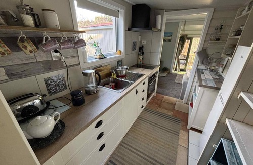 Brighton Cottage | Brighton Beach Riverside cottage