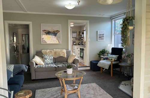 Brighton Cottage | Brighton Beach Riverside cottage
