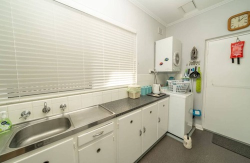 Brighton Apartment | Brighton Beachfront Sanctuary - Retro Coastal Charm
