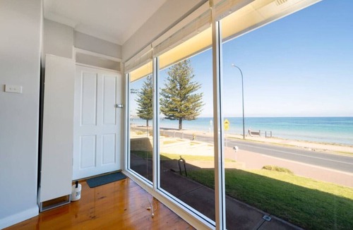Brighton Apartment | Brighton Beachfront Sanctuary - Retro Coastal Charm