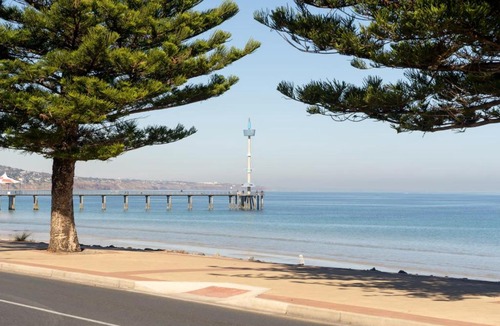 Brighton Apartment | Brighton Beachfront Sanctuary - Retro Coastal Charm