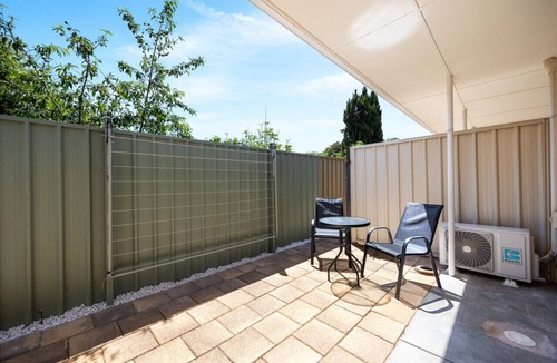 Brighton Apartment | Brighton Breeze Retreat—Idyllic Beachside Stay