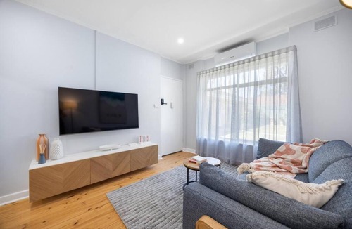 Brighton Apartment | Brighton Breeze Retreat - Idyllic Beachside Stay