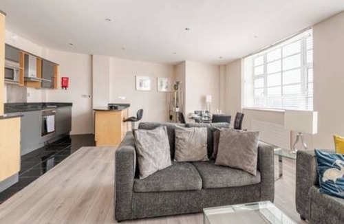The Cultural Quarter Apartment | Brighton central perfect long stays with free parking.