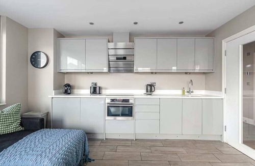 Brighton City Centre Apartment | Brighton Lanes Residence | Spacious by the Sea