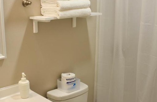 Brighton House | Brighton Upper Suite Near Park & Light Rail