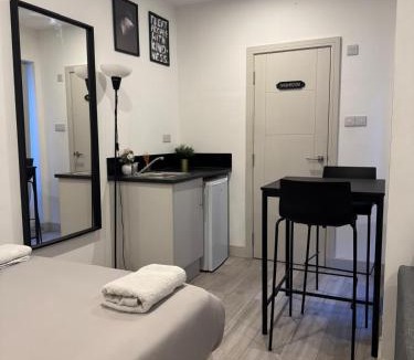 Bensham Manor Apartment | Brigstock 2