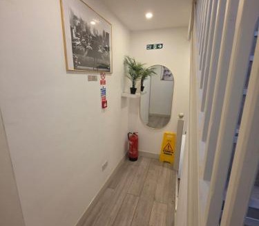 Bensham Manor Apartment | Brigstock 4