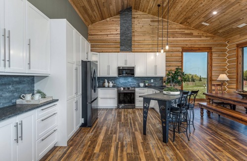 Alberta Other | Bring the Family or Your Focus: 5-Acre Log Home w/Starlink + Forest Views