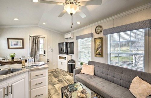 Pleasant Mount Cottage | Bring the Kids Golden Spring Glow