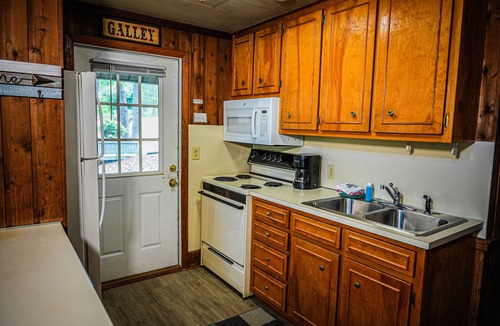 Pine Mountain Ski Chalet | Bring your fur-baby and enjoy this beautiful Chalet overlooking Lake Innsbruck!