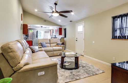 Lexington House | Bring Your Pets! Getaway 1 Mi to Uptown Lexington