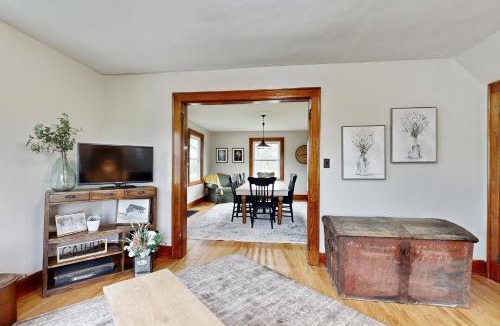 Darlington House | Bring Your Pup! Historic Family Home in Darlington