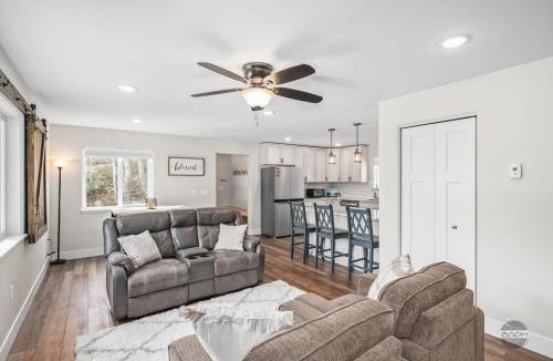 Big Lake House | Bring Your Snow Machine - Minutes from Big Lake