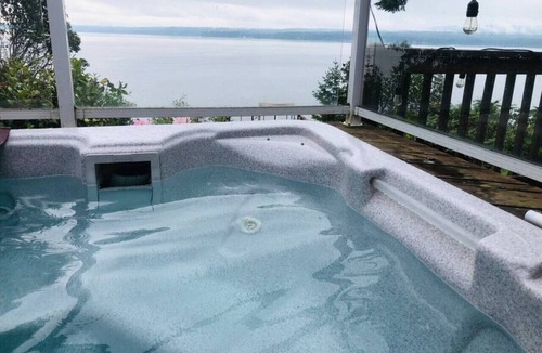 Brinnon House | Brinnon · View/Sauna/Massage Chair/Oysters on the Water