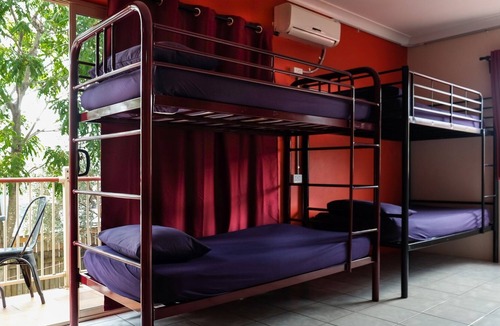 West End Hostel | Brisbane Backpackers Resort - Group of 16