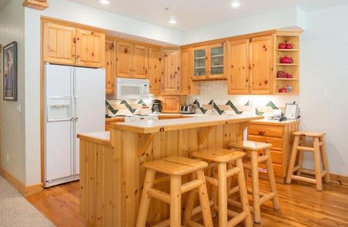 Deer Valley Apartment | Bristlecone at Deer Valley Resort - Three Bedroom Condo with Hot Tub #101