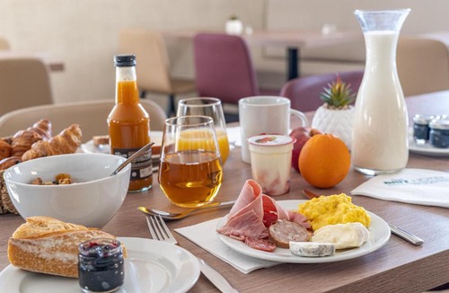 Saint-Sylvain-d'Anjou Hotel | Brit Hotel Angers Parc Expo - L'Acropole