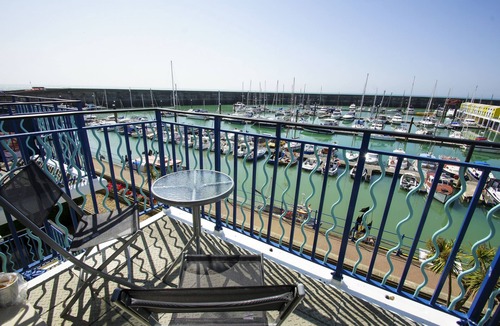 Seafront Cottage | Britannia Harbour View Parking by Brighton Holiday Lets
