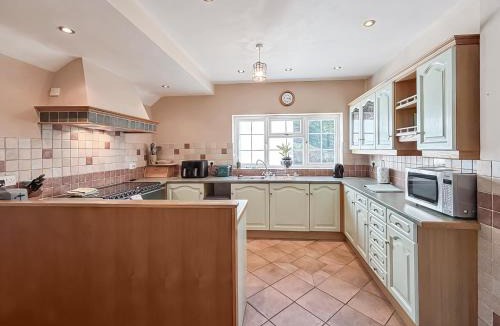 Kingswood House | Brithdir