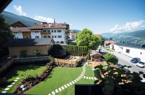 Sant'Andrea in Monte Apartment | Brixen-Plose! Your spacious family apartment directly in St. Andrä