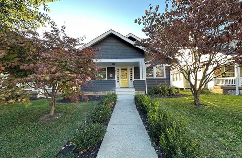 Meridian-Kessler House | Broad Ripple Urban Flower Farm Bungalow - Cozy 2BR Near Downtown Indianapolis