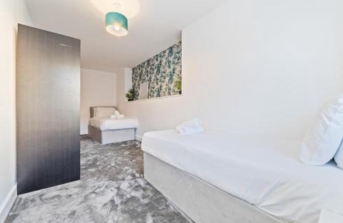 The Westside Apartment | Broad Street Haven - Free Parking - Central Apt