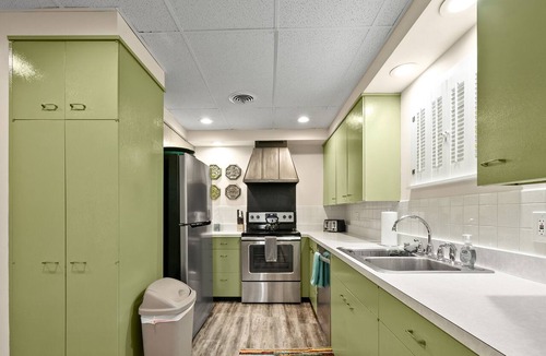 Lake Geneva Apartment | Broad Street Suites 2 & 3 | Parking for 5 Vehicles |Downtown|Walkable |1 Block to Horticultural Hall