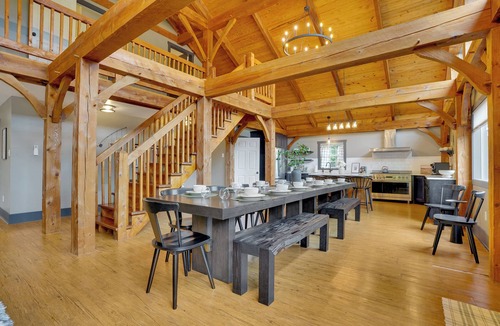 Robertsdale House | Broad Top Cabin | Pond + Putting Green + Sauna, Perfect for Groups